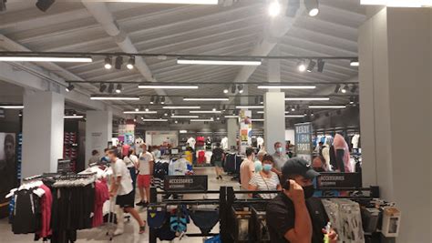 adidas Outlet, Ctra. Alcañiz, 1, Caspe, Zaragoza, teléfono +34 .